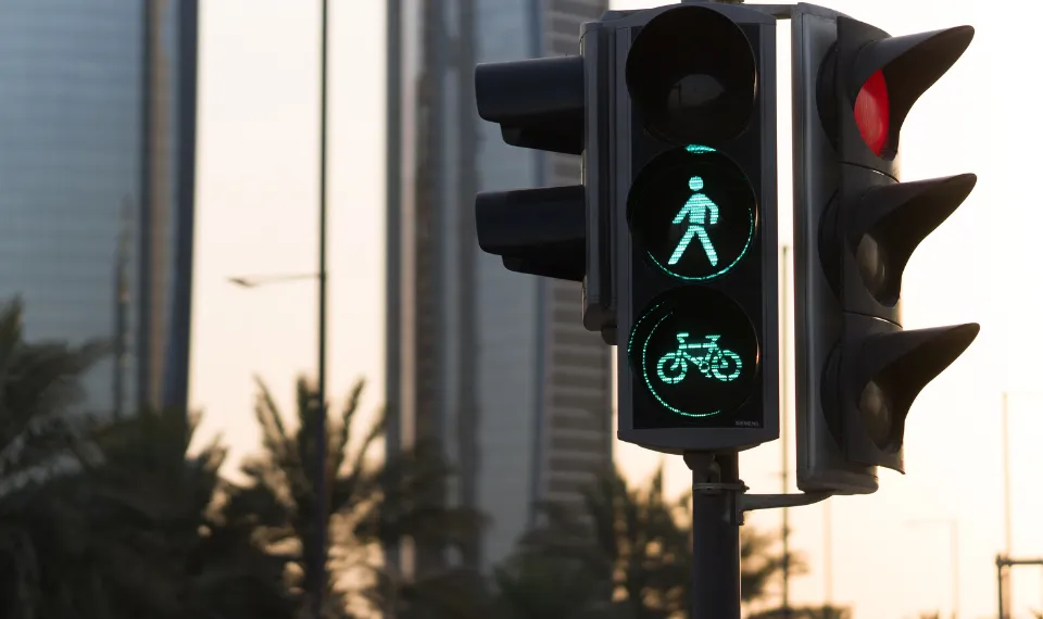 lampu yang berfungsi untuk mengatur pejalan kaki adalah