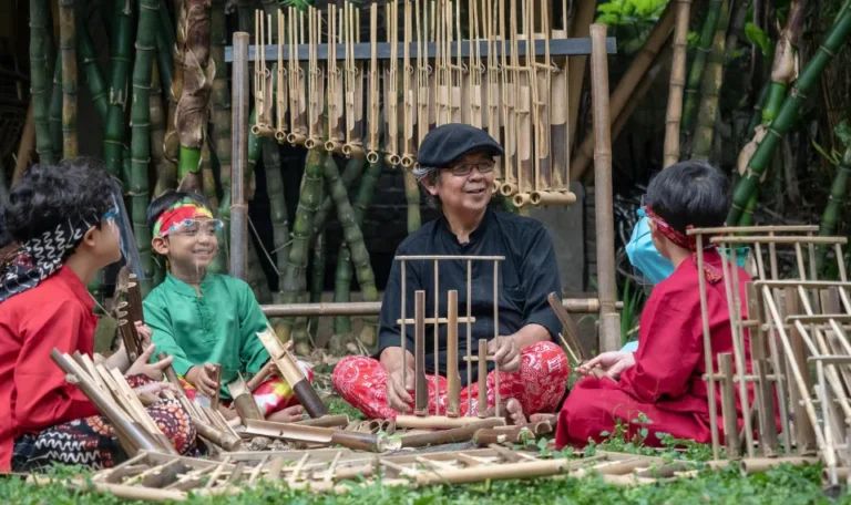 sebutkan suku bangsa yang ada di indonesia beserta daerah asalnya