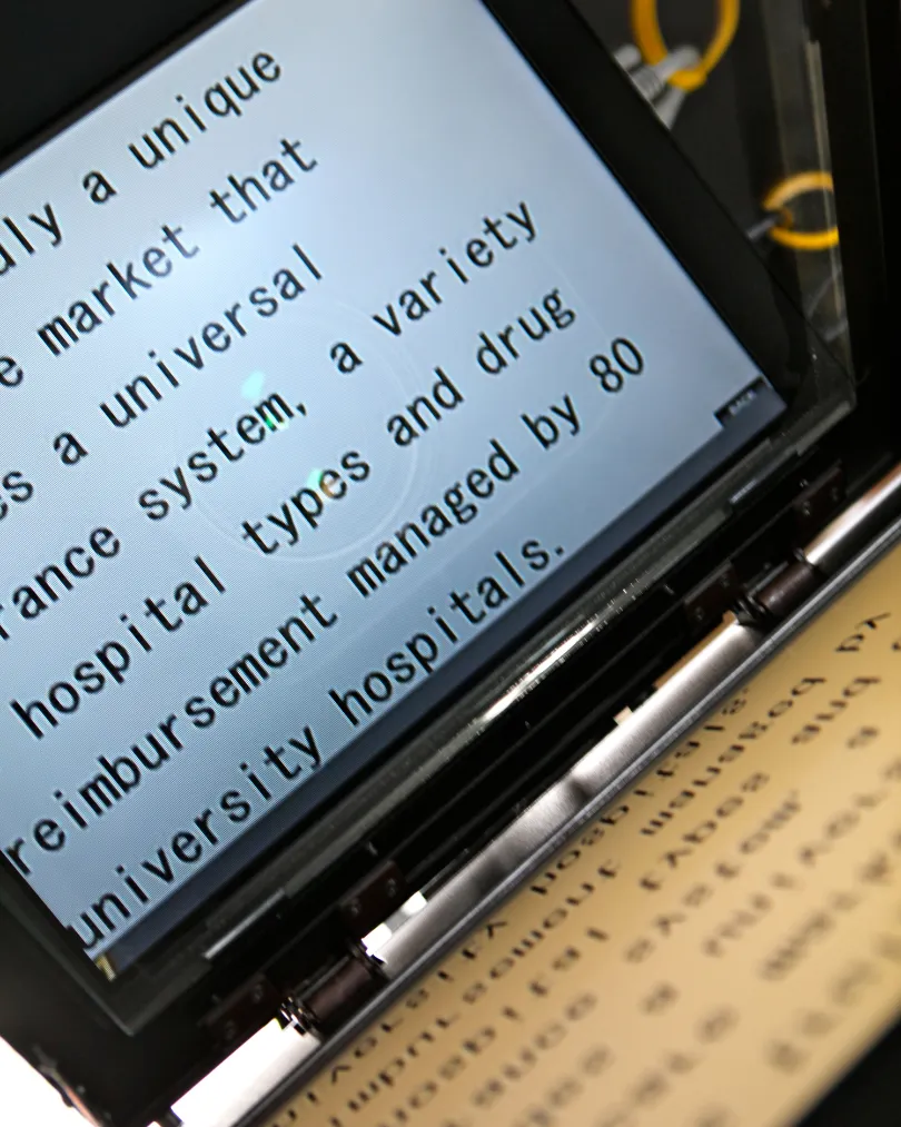 fungsi teleprompter adalah